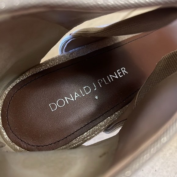 NEW Donald J. Pliner Tilly Gold Shimmer Leather/Fabric Sandal 3.5" Heel 8.5M - Picture 5 of 10